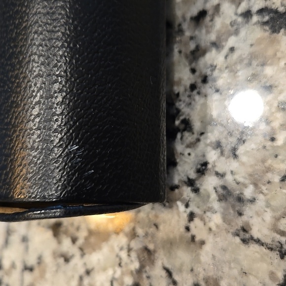 BURBERRY BLACK EMBOSSED PEBBLE LEATHER SUNGLASSES CASE. GLASSES NOT INCLUDED. - Picture 6 of 10